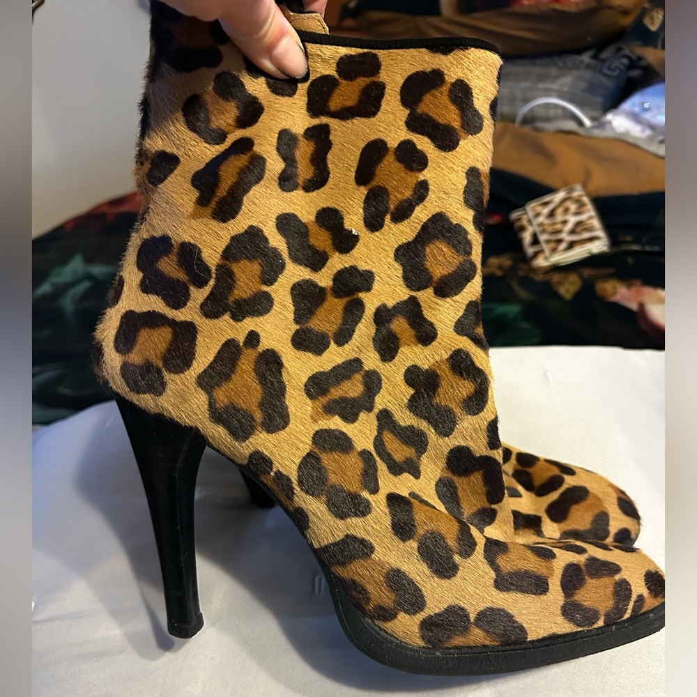 Stuart Weitzman, leopard print pony ankle boots size 9 1/2